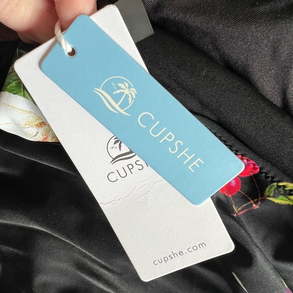 NWT Cupshe Black Floral VNeck Halter One Piece Swimsuit Size M - Picture 4 of 4